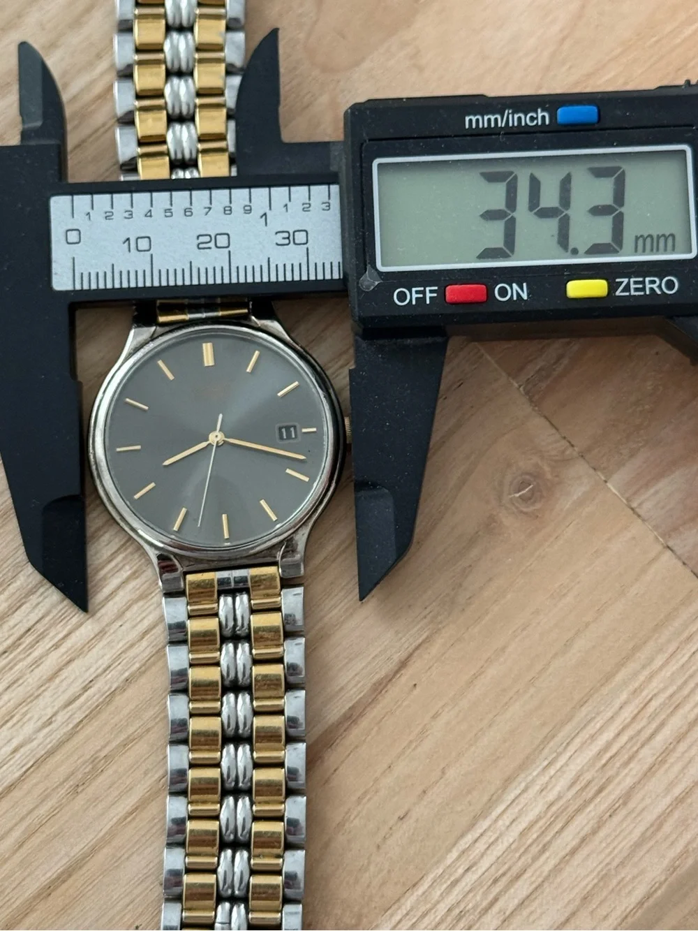 Seiko Vintage Watch Two-Tone Bracelet Case Gray Dial Date Window New Crystal